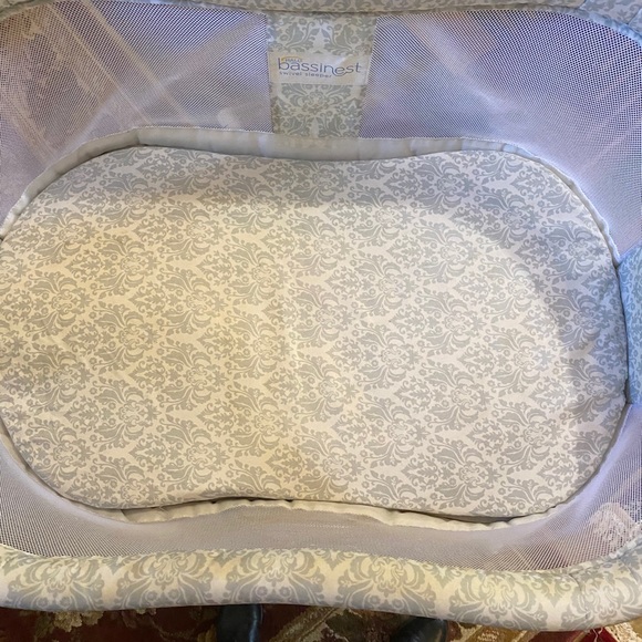 Halo Bassinet swivel sleeper - Picture 4 of 4